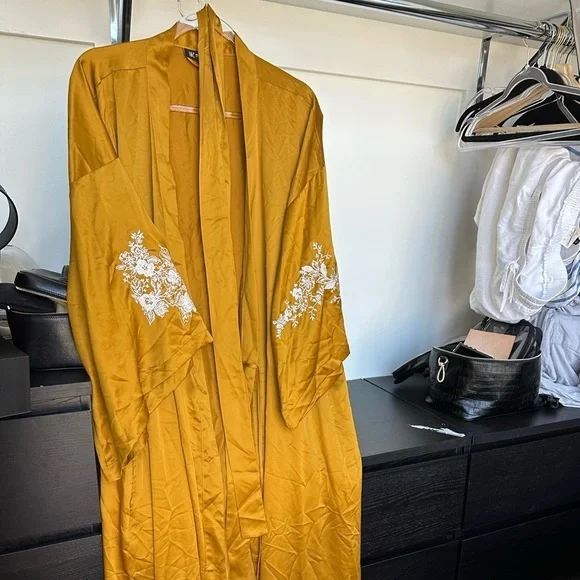 Luxurious Gold/Yellow Silky Kimono from Macy’s (INC). Sold out. Rarely worn! - Picture 4 of 14